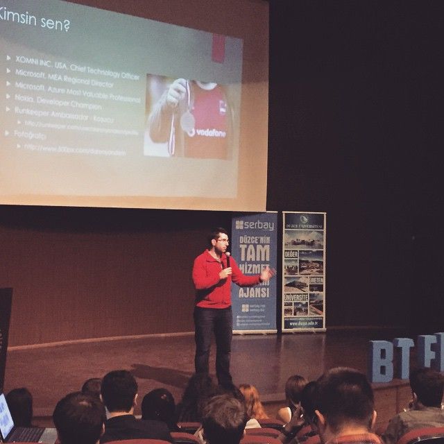 Microsoft MVP Daron Yöndem BTFEST'15 konferansında. #BTFEST15