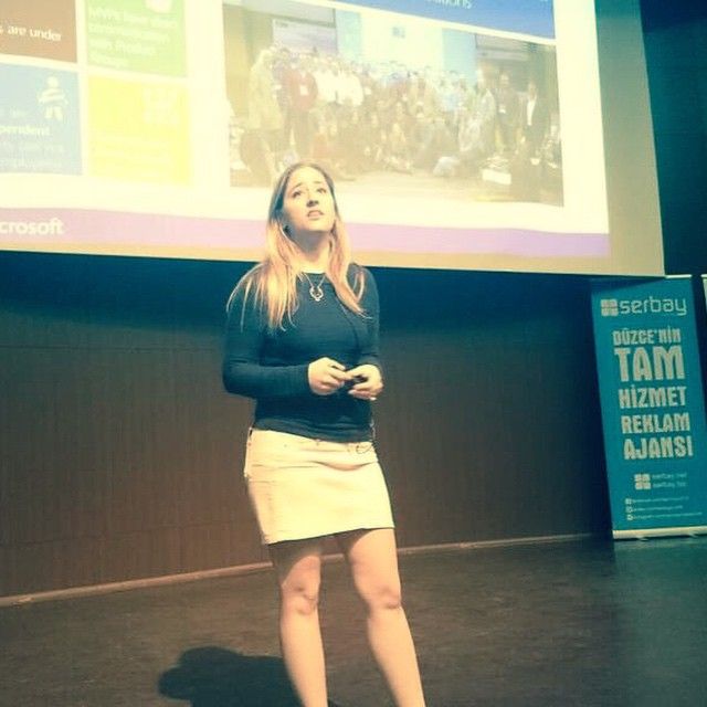 Microsoft Orta Doğu ve Afrika MVP Topluluğu Yöneticisi Hande Karadeniz Torkan BTFEST'15 konferansında.