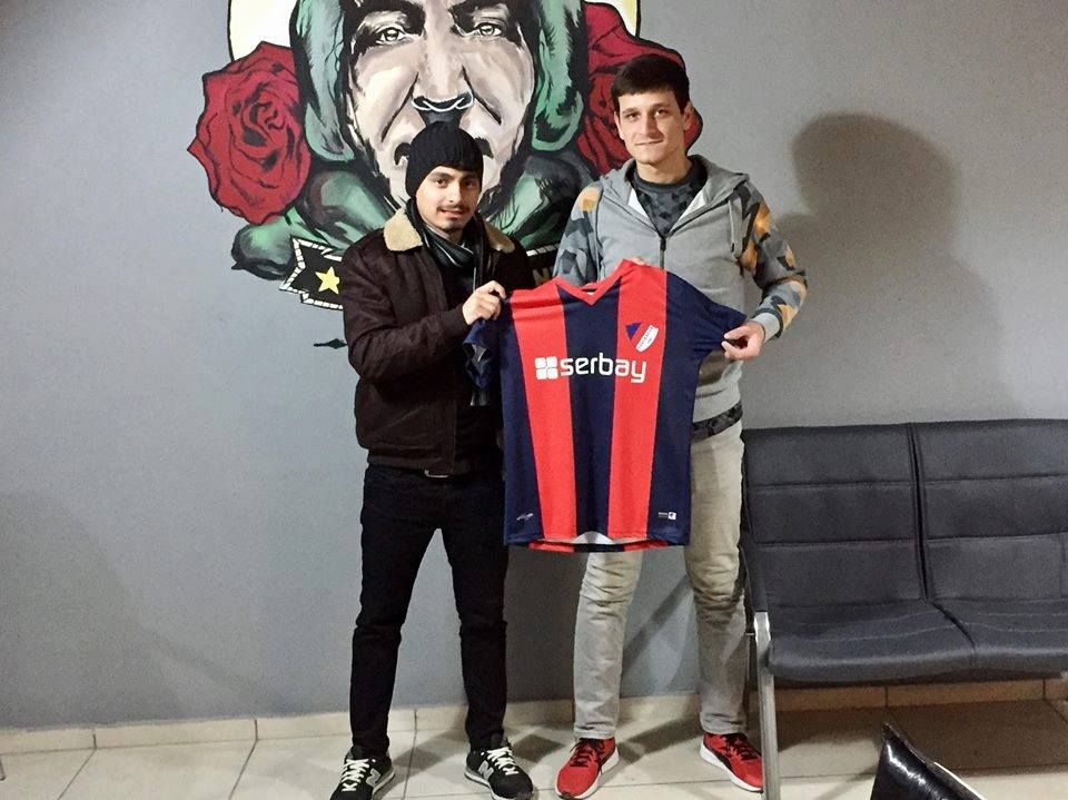 Düzcespor - Sultanbeyli Bld. maçının skor tahmini yarışmasının kazananı Murat'a formasını teslim ettik. Tebrikler Murat!
